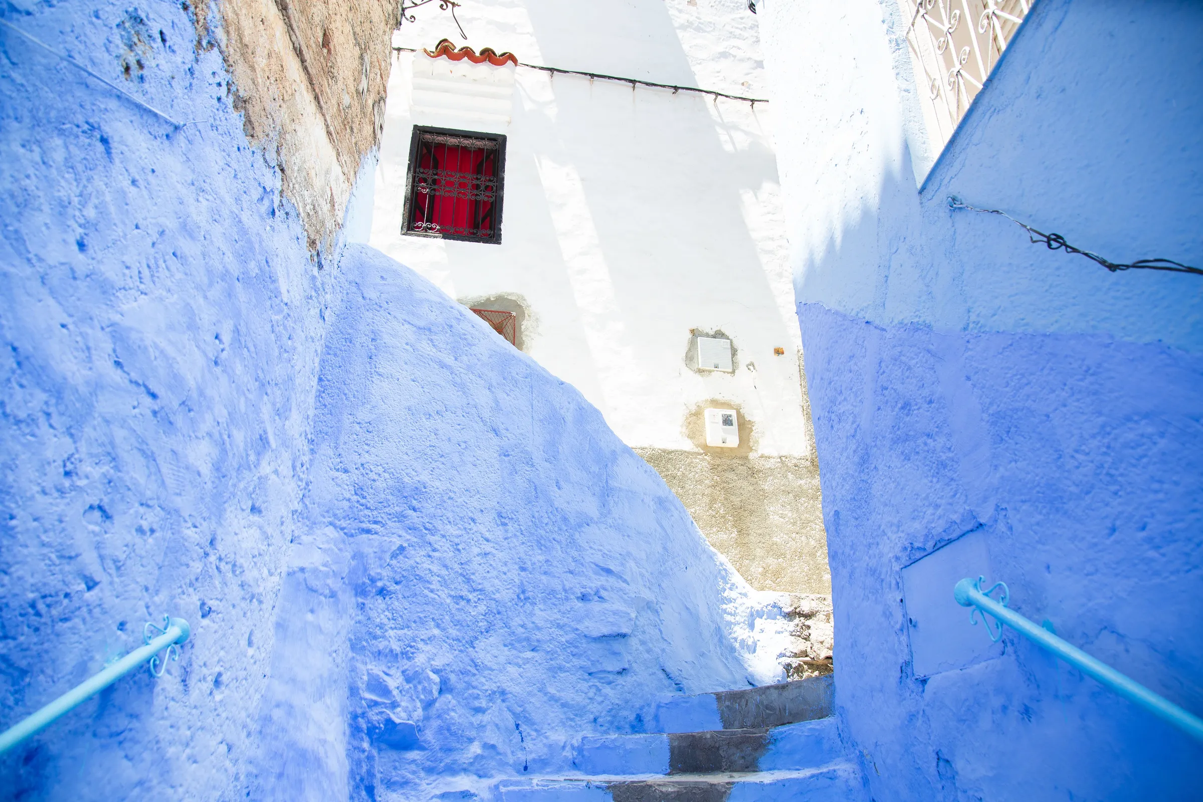 Calles y escaleras azules de Chefchaouen en las montañas del Rif