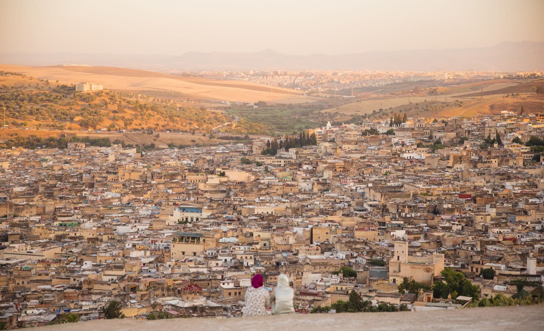 Vista de la ciudad vieja de Fez con sus tejados y minaretes